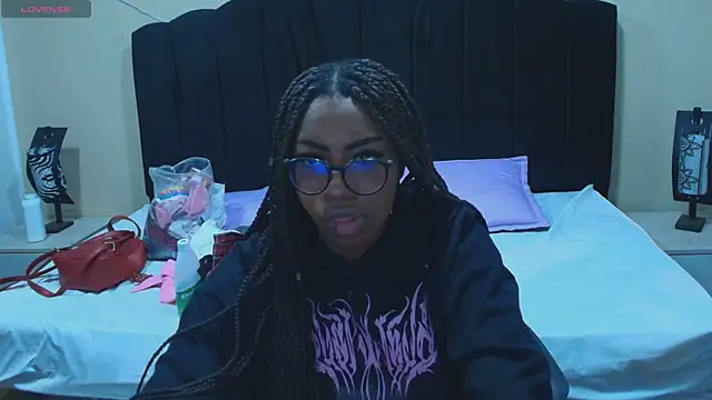 Snapshot of Raquel_jones chatting on November 2025 11:32:02 AM Raquel jones online show from November 2025 11:32:02 AM