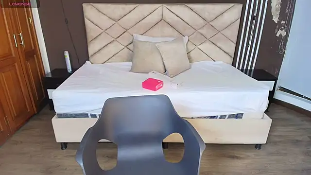 Snapshot of Raquel_jones chatting on November 2025 11:57:02 AM Raquel jones online show from November 2025 11:57:02 AM