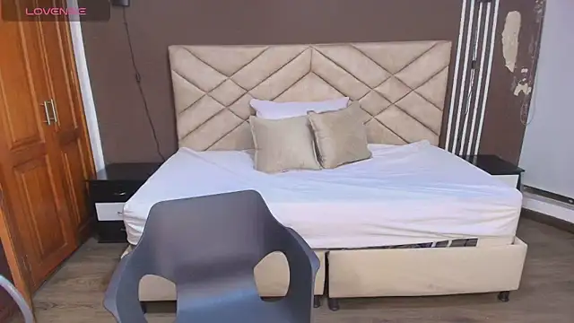 Snapshot of Raquel_jones chatting on December 2025 11:26:02 AM Raquel jones online show from December 2025 11:26:02 AM