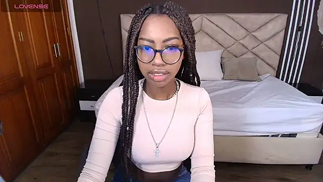 Snapshot of Raquel_jones chatting on December 2025 12:10:01 PM Raquel jones online show from December 2025 12:10:01 PM