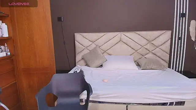 Snapshot of Raquel_jones chatting on December 2025 11:28:01 AM Raquel jones online show from December 2025 11:28:01 AM