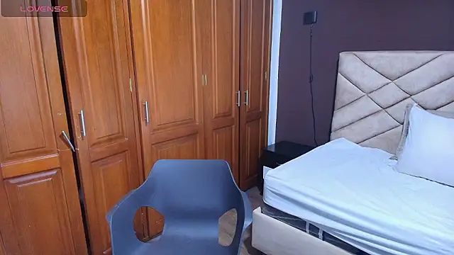 Snapshot of Raquel_jones chatting on January 2026 12:07:01 PM Raquel jones online show from January 2026 12:07:01 PM