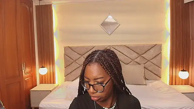 Snapshot of Raquel_jones chatting on February 2026 12:16:01 PM Raquel jones online show from February 2026 12:16:01 PM