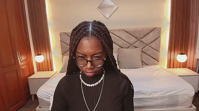 Snapshot of Raquel_jones chatting on February 2026 12:06:02 PM Raquel jones online show from February 2026 12:06:02 PM