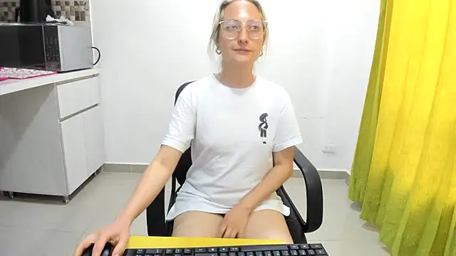 Adele johnsonn1 online show from February 2025 07:46:01 PM