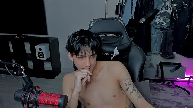 Snapshot of MarkBrowniii chatting on March 2025 01:00:01 AM MarkBrowniii online show from March 2025 01:00:01 AM