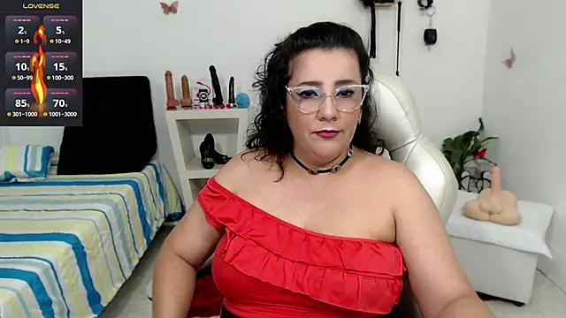 mom hot   online show from November 2025 06:17:01 PM