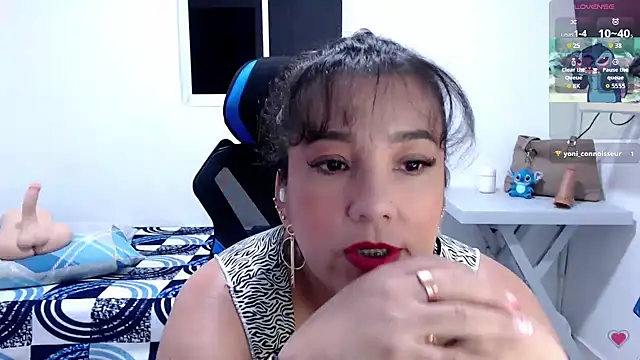 Snapshot of mom_hot__ chatting on April 2026 07:01:01 PM mom hot online show from April 2026 07:01:01 PM