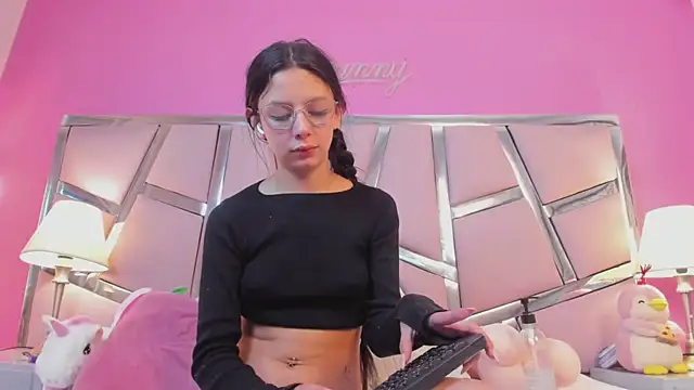 Bonniepark online show from March 2025 06:11:02 PM