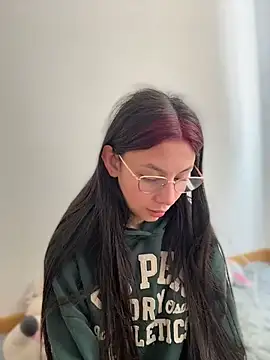 Bonniepark online show from December 2025 06:06:01 PM