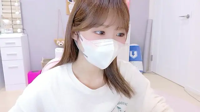 Yui-Ch online show from October 2025 01:08:02 PM