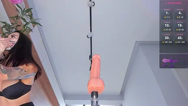 Snapshot of maakimo chatting on March 2025 08:07:02 AM maakimo online show from March 2025 08:07:02 AM