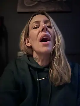 Snapshot of blondebitch2 chatting on February 2025 07:18:01 AM blondebitch2 online show from February 2025 07:18:01 AM