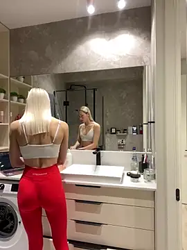 LuisaBecker online show from December 2024 02:25:02 PM