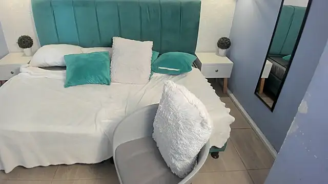 tiffani  love online show from February 2025 12:00:02 PM