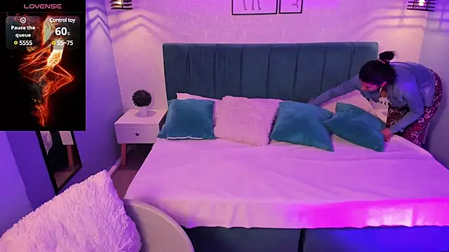 tiffani  love online show from February 2025 12:34:01 PM