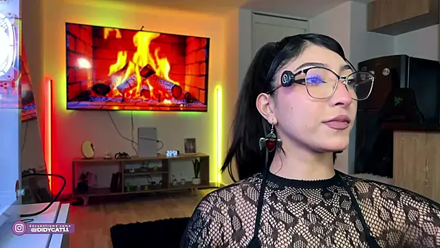 Snapshot of MarianaBranzz chatting on May 2026 05:56:01 AM MarianaBranzz online show from May 2026 05:56:01 AM