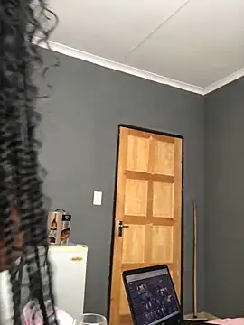 Nicole Liam  online show from October 2025 12:02:02 PM