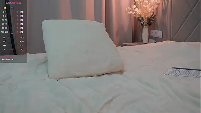 Snapshot of _Pretty_Doll_ chatting on February 2025 07:33:01 PM Pretty Doll online show from February 2025 07:33:01 PM