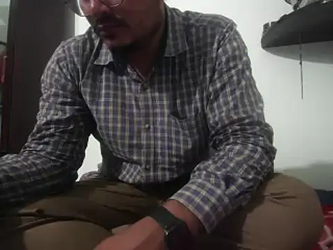 Snapshot of naughtymike0007 chatting on October 2025 02:43:02 PM naughtymike0007 online show from October 2025 02:43:02 PM