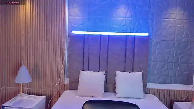 saracorraless online show from September 2025 11:54:01 AM