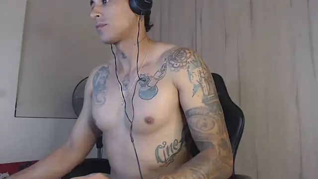 Snapshot of felipelopezz23 chatting on July 2026 10:32:02 AM felipelopezz23 online show from July 2026 10:32:02 AM