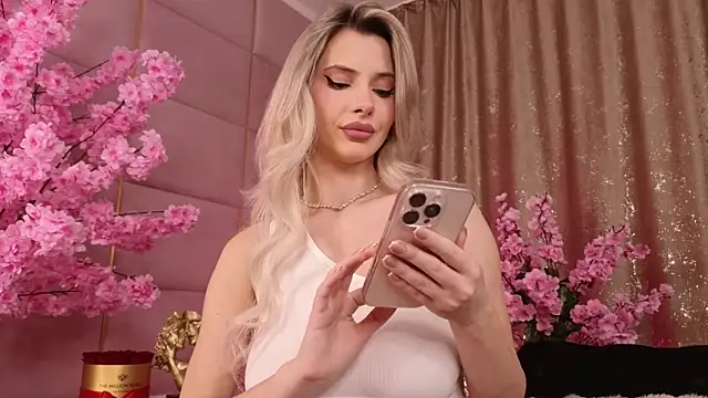 Elliblue online show from December 2025 09:20:02 PM