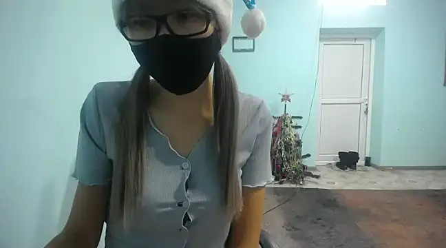 Snapshot of elllaaxx chatting on December 2024 08:06:02 AM elllaaxx online show from December 2024 08:06:02 AM