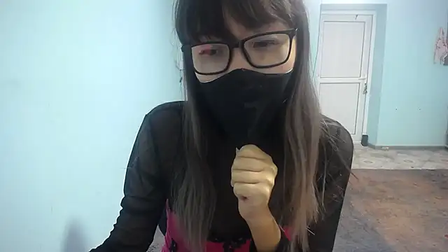 Snapshot of elllaaxx chatting on October 2025 04:43:01 AM elllaaxx online show from October 2025 04:43:01 AM