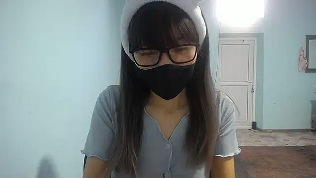 Snapshot of elllaaxx chatting on October 2025 03:28:01 AM elllaaxx online show from October 2025 03:28:01 AM