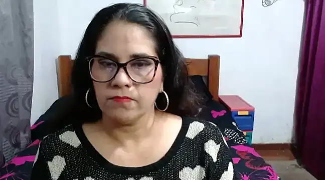 Mistresskloe01 online show from December 2024 12:45:02 PM