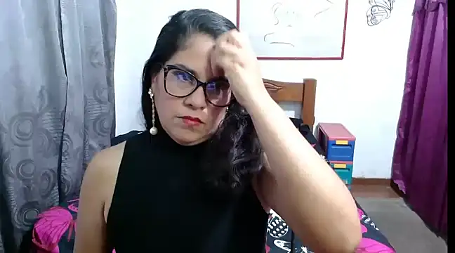 Mistresskloe01 online show from January 2025 12:35:01 PM