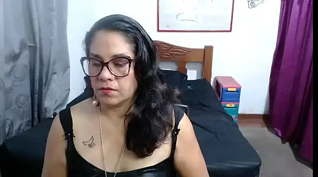 Mistresskloe01 online show from February 2025 12:28:01 PM