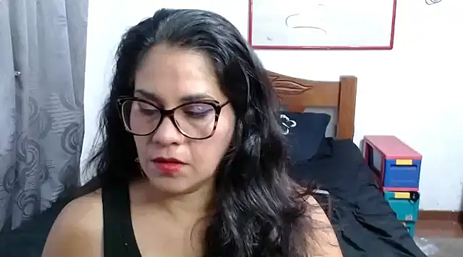 Mistresskloe01 online show from February 2025 12:50:02 PM