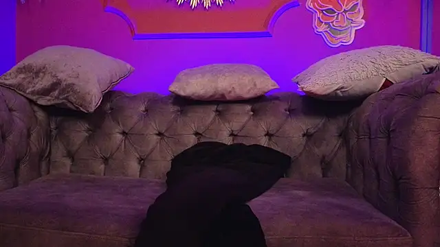 Julieta Russell online show from December 2025 11:25:02 AM