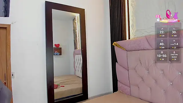 laurem-paulette online show from November 2025 07:49:02 PM