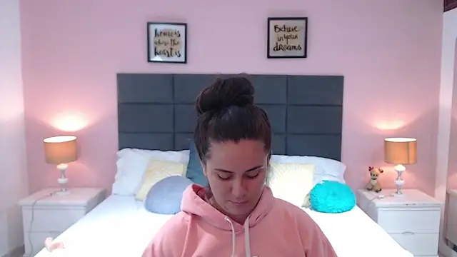 Snapshot of MadisonJenner chatting on February 2025 06:02:01 PM MadisonJenner online show from February 2025 06:02:01 PM