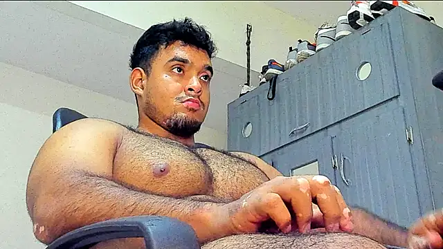 Big furry bear13 online show from January 2025 05:05:02 AM