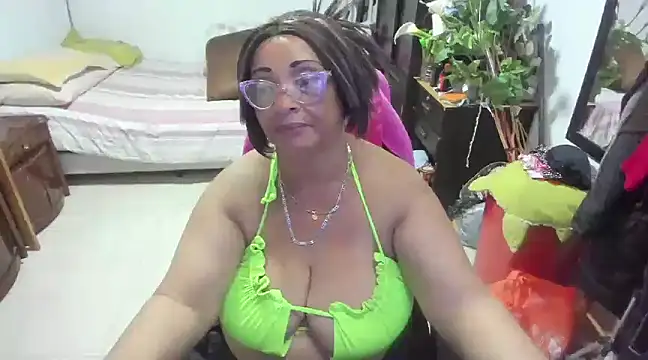 Snapshot of Mrs_mommy_ chatting on January 2025 12:57:02 AM Mrs mommy online show from January 2025 12:57:02 AM