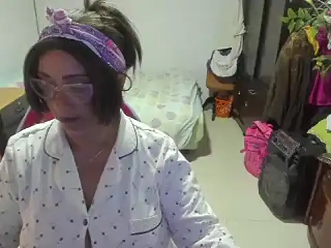 Snapshot of Mrs_mommy_ chatting on February 2025 02:15:02 PM Mrs mommy online show from February 2025 02:15:02 PM
