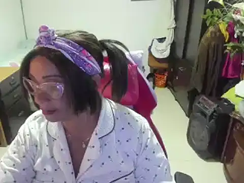 Snapshot of Mrs_mommy_ chatting on February 2025 05:20:02 PM Mrs mommy online show from February 2025 05:20:02 PM