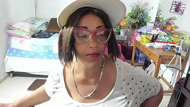 Snapshot of Mrs_mommy_ chatting on October 2025 07:44:02 PM Mrs mommy online show from October 2025 07:44:02 PM