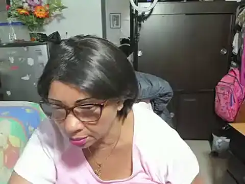 Snapshot of Mrs_mommy_ chatting on October 2025 02:49:01 PM Mrs mommy online show from October 2025 02:49:01 PM