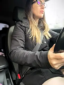 HotXMom online show from November 2025 06:52:01 AM