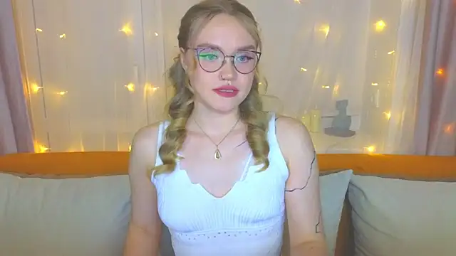 Aurora Golden1 online show from March 2025 06:55:02 PM