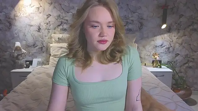 Snapshot of Aurora_Golden1 chatting on May 2026 09:32:02 PM Aurora Golden1 online show from May 2026 09:32:02 PM