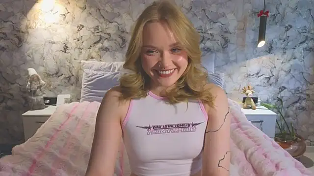 Snapshot of Aurora_Golden1 chatting on May 2026 12:35:01 PM Aurora Golden1 online show from May 2026 12:35:01 PM