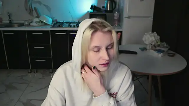 Snapshot of MertyXX chatting on February 2026 10:11:02 PM MertyXX online show from February 2026 10:11:02 PM