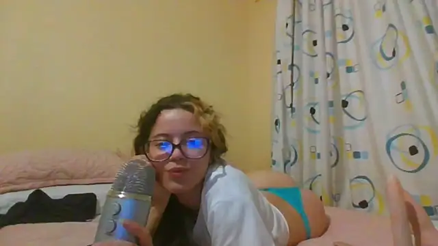 Snapshot of frikigyal chatting on February 2025 02:45:02 AM frikigyal online show from February 2025 02:45:02 AM