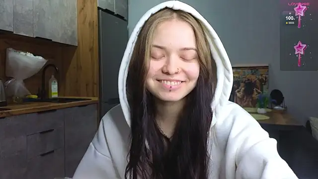 Snapshot of doll_lol_ chatting on January 2025 06:05:01 PM doll lol online show from January 2025 06:05:01 PM